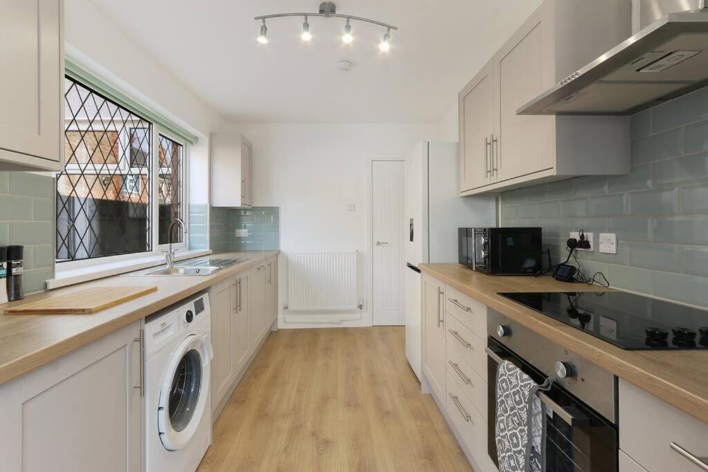 Modern Home Near Alexandra Dock Great Coates Екстер'єр фото