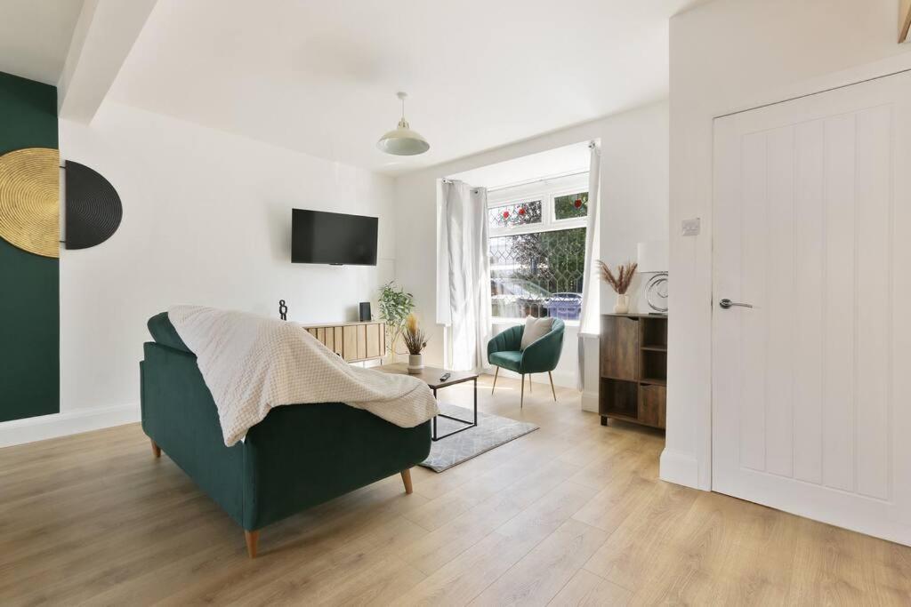 Modern Home Near Alexandra Dock Great Coates Екстер'єр фото