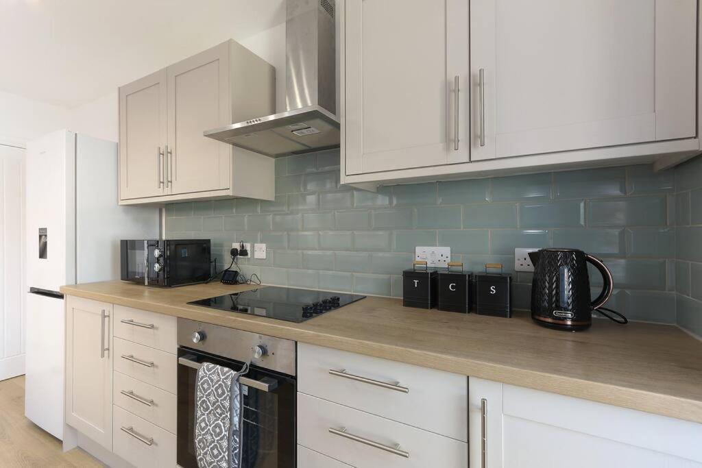 Modern Home Near Alexandra Dock Great Coates Екстер'єр фото